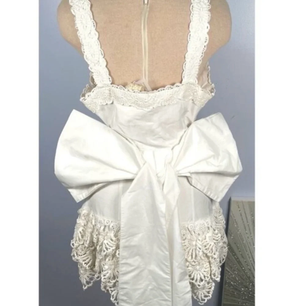 LoveShackFancy Anjanue Bow Detail Cutout
True White Mini Dress size 4 - Picture 3 of 5